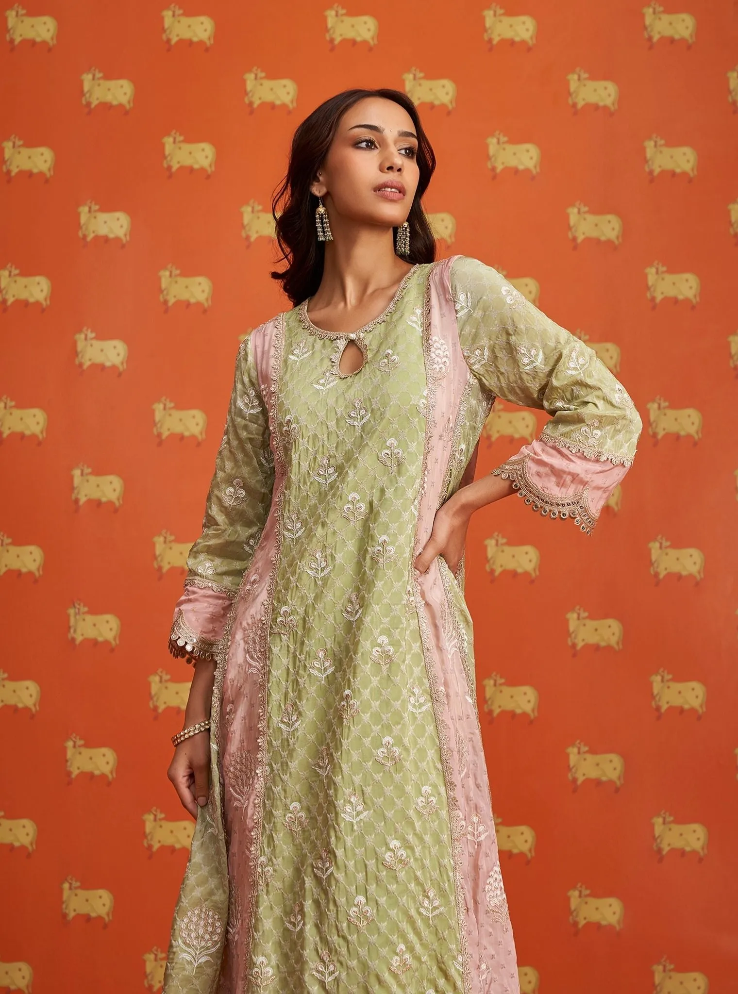 Mulmul Banarsi Kairee Green Kurta With Mulmul Banarsi Kairee Green Pant